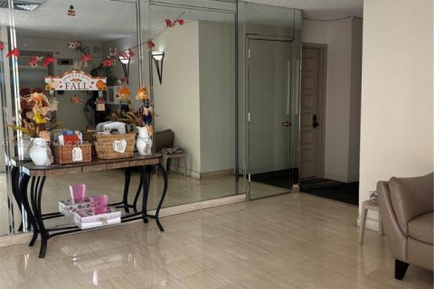 Condo in Lauderhill, Florida, 2 bedrooms  № 2046993 - photo 9