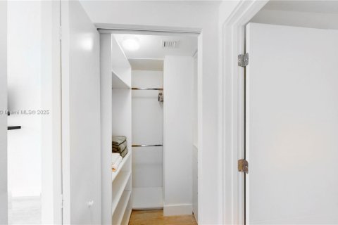 Купить кондоминиум в Майами, Флорида 2 спальни, 100.43м2, № 1958890 - фото 12