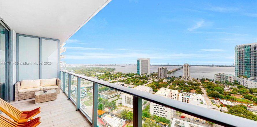 Кондоминиум с 2 спальнями в Майами, Флорида № 1958890