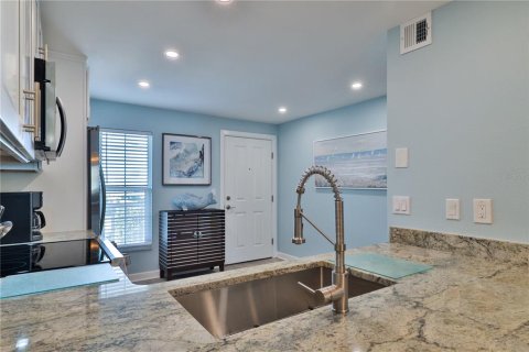 Copropriété à louer à New Smyrna Beach, Floride: 2 chambres, 84.73 m2 № 2214559 - photo 4