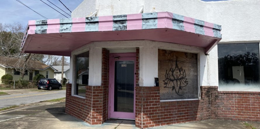 Commercial property in Pensacola, Florida № 561361