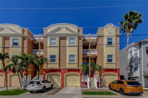 Touwnhouse à louer à Clearwater, Floride: 4 chambres, 310.29 m2 № 1580589 - photo 1