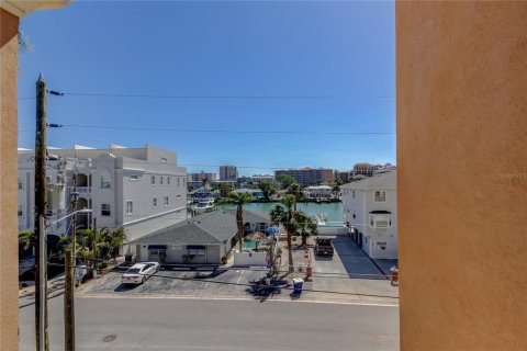 Touwnhouse à louer à Clearwater, Floride: 4 chambres, 310.29 m2 № 1580589 - photo 14