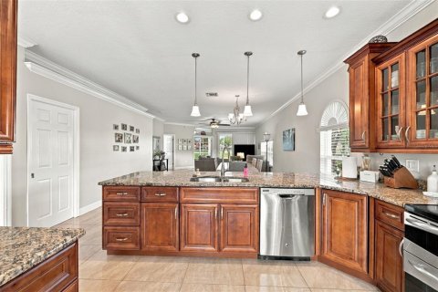 House in Tarpon Springs, Florida 2 bedrooms, 155.43 sq.m. № 2428869 - photo 13