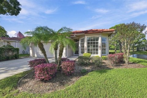House in Tarpon Springs, Florida 2 bedrooms, 155.43 sq.m. № 2428869