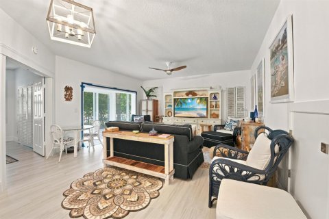 Condo in Jupiter, Florida, 2 bedrooms  № 2401364 - photo 8