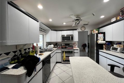 House in Davie, Florida 3 bedrooms, 164.53 sq.m. № 1938947 - photo 2