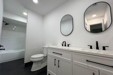 House in Davie, Florida 3 bedrooms, 164.53 sq.m. № 1938947 - photo 6
