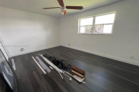 House in Davie, Florida 3 bedrooms, 164.53 sq.m. № 1938947 - photo 9