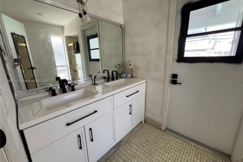 House in Davie, Florida 3 bedrooms, 164.53 sq.m. № 1938947 - photo 13