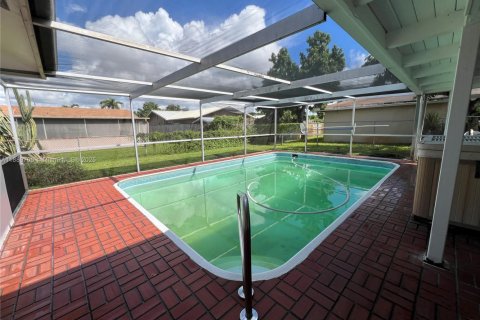 House in Davie, Florida 3 bedrooms, 164.53 sq.m. № 1938947 - photo 14