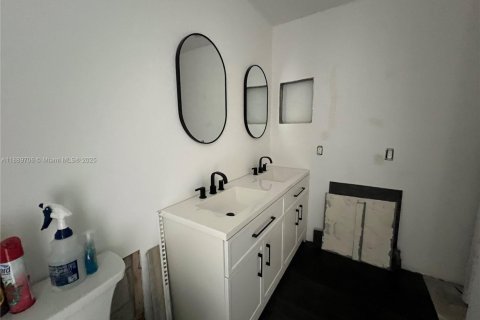 House in Davie, Florida 3 bedrooms, 164.53 sq.m. № 1938947 - photo 4