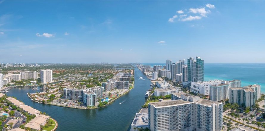 Condo in Hollywood, Florida, 2 bedrooms № 1874524