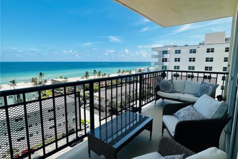 Condominio en alquiler en Hollywood, Florida, 2 dormitorios, 134.71 m2 № 1592291 - foto 3