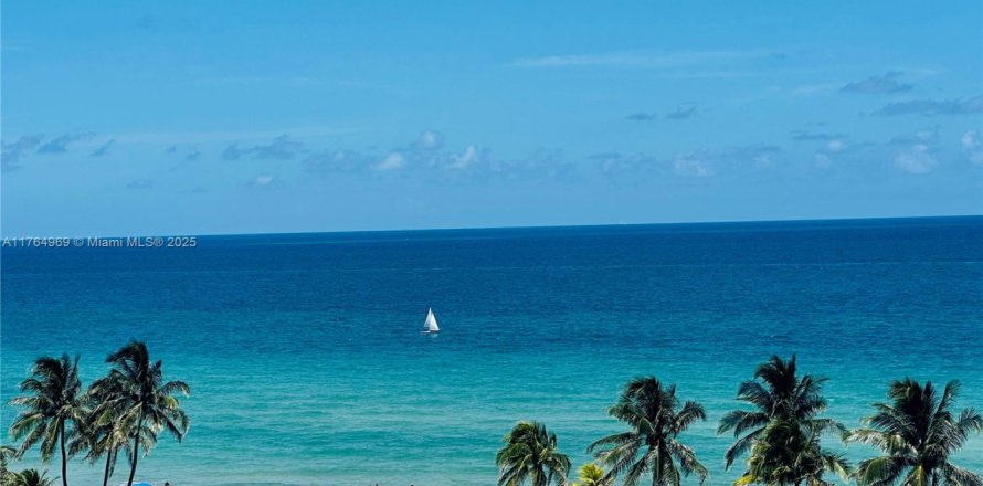 Condo à Hollywood, Floride, 2 chambres № 1592291