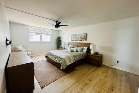 Condominio en alquiler en Hollywood, Florida, 2 dormitorios, 134.71 m2 № 1592291 - foto 13