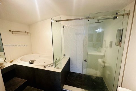 Condominio en alquiler en Hollywood, Florida, 2 dormitorios, 134.71 m2 № 1592291 - foto 16