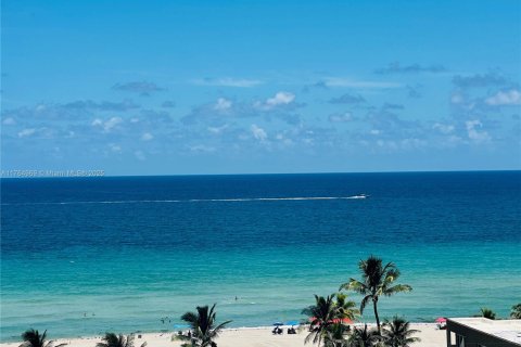 Condominio en alquiler en Hollywood, Florida, 2 dormitorios, 134.71 m2 № 1592291 - foto 4