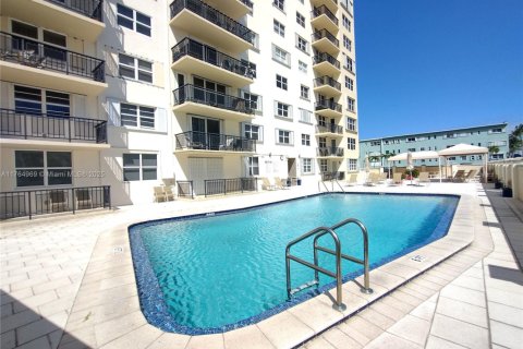 Condominio en alquiler en Hollywood, Florida, 2 dormitorios, 134.71 m2 № 1592291 - foto 19