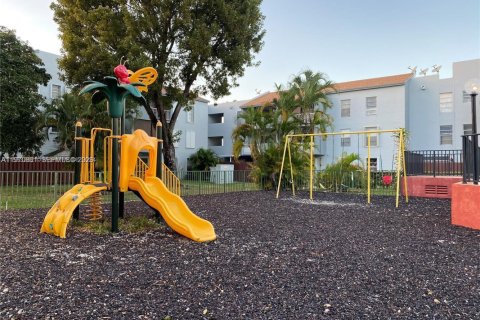 Снять в аренду кондоминиум в Хайалиа, Флорида 2 спальни, 87.14м2, № 2031480 - фото 27