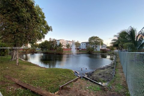 Снять в аренду кондоминиум в Хайалиа, Флорида 2 спальни, 87.14м2, № 2031480 - фото 29