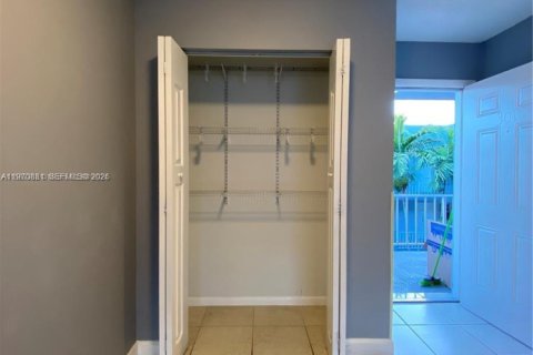 Снять в аренду кондоминиум в Хайалиа, Флорида 2 спальни, 87.14м2, № 2031480 - фото 10