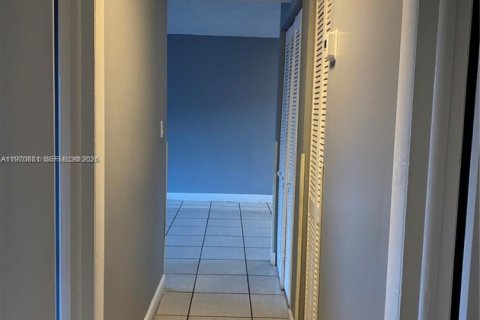 Снять в аренду кондоминиум в Хайалиа, Флорида 2 спальни, 87.14м2, № 2031480 - фото 22