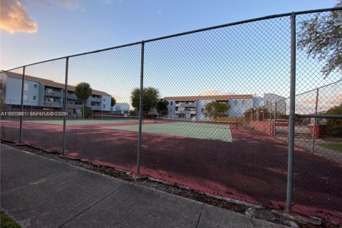 Снять в аренду кондоминиум в Хайалиа, Флорида 2 спальни, 87.14м2, № 2031480 - фото 25