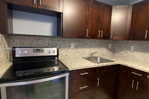 Снять в аренду кондоминиум в Хайалиа, Флорида 2 спальни, 87.14м2, № 2031480 - фото 5