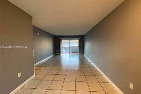 Снять в аренду кондоминиум в Хайалиа, Флорида 2 спальни, 87.14м2, № 2031480 - фото 7