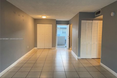 Снять в аренду кондоминиум в Хайалиа, Флорида 2 спальни, 87.14м2, № 2031480 - фото 9