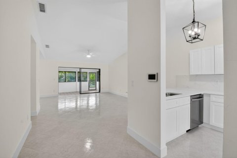 House in Boynton Beach, Florida 4 bedrooms, 131.83 sq.m. № 2082103 - photo 7