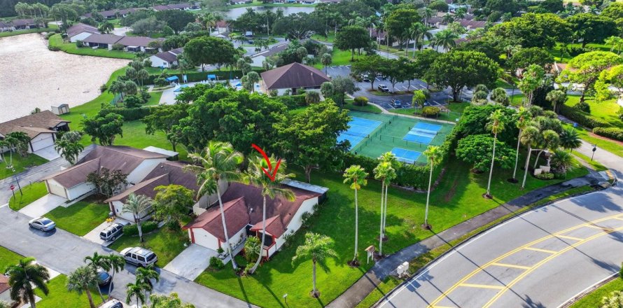 House in Boynton Beach, Florida 4 bedrooms, 131.83 sq.m. № 2082103