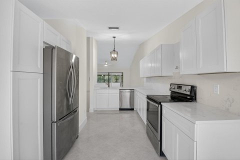 House in Boynton Beach, Florida 4 bedrooms, 131.83 sq.m. № 2082103 - photo 9