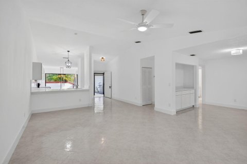 House in Boynton Beach, Florida 4 bedrooms, 131.83 sq.m. № 2082103 - photo 13