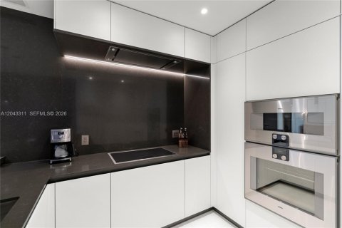 Снять в аренду кондоминиум в Майами, Флорида 2 спальни, 133.5м2, № 2145841 - фото 13