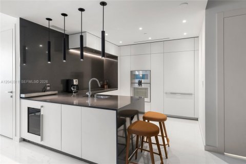 Снять в аренду кондоминиум в Майами, Флорида 2 спальни, 133.5м2, № 2145841 - фото 19