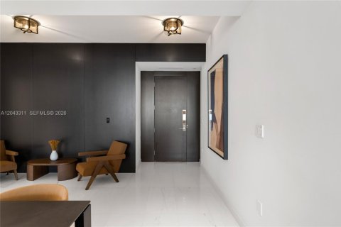 Снять в аренду кондоминиум в Майами, Флорида 2 спальни, 133.5м2, № 2145841 - фото 2