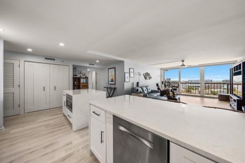 Condo in Clearwater, Florida, 2 bedrooms  № 2419616 - photo 11