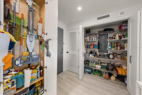 Condo in Clearwater, Florida, 2 bedrooms  № 2419616 - photo 15