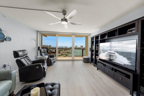 Condo in Clearwater, Florida, 2 bedrooms  № 2419616 - photo 8
