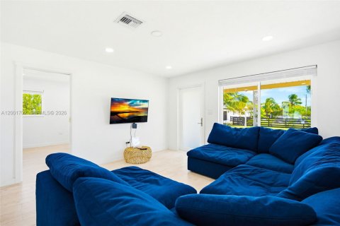 Villa ou maison à louer à Big Pine Key, Floride: 3 chambres, 82.5 m2 № 2065851 - photo 4