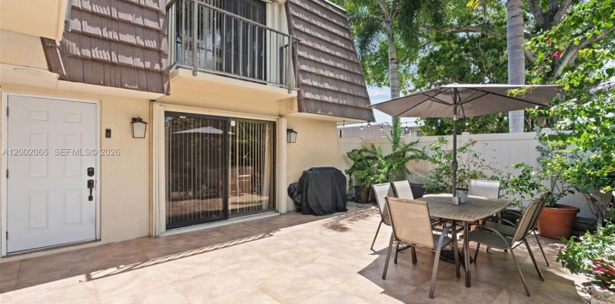 Condominio en West Palm Beach, Florida, 2 dormitorios № 2069238