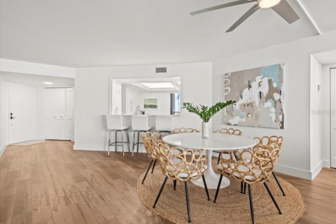 Condo in Saint Petersburg, Florida, 3 bedrooms  № 1679652 - photo 17