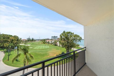 Condo in Saint Petersburg, Florida, 3 bedrooms  № 1679652 - photo 8