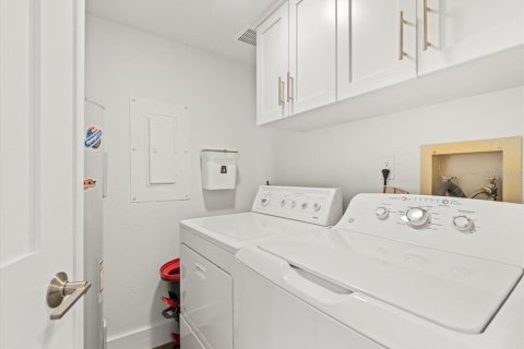 Condo in Saint Petersburg, Florida, 3 bedrooms  № 1679652 - photo 6