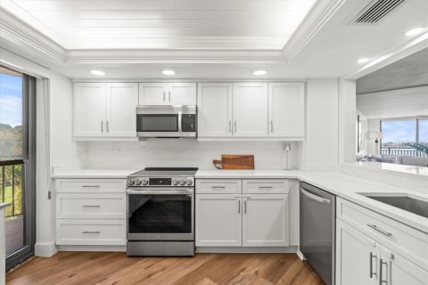 Condo in Saint Petersburg, Florida, 3 bedrooms  № 1679652 - photo 12