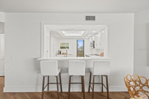 Condo in Saint Petersburg, Florida, 3 bedrooms  № 1679652 - photo 15