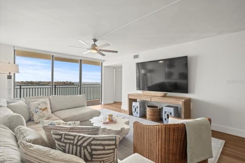 Condo in Saint Petersburg, Florida, 3 bedrooms  № 1679652 - photo 18