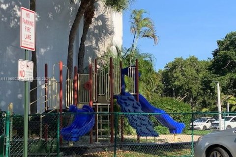 Apartamento en alquiler en Plantation, Florida, 1 dormitorio, 70.98 m2 № 2026368 - foto 3